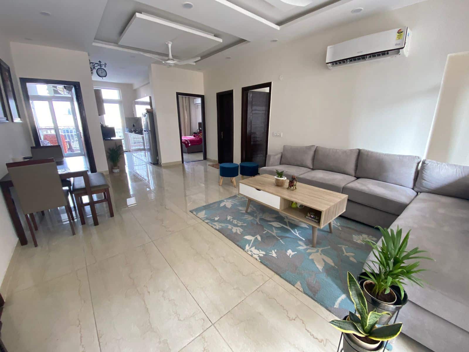 3BHK Fuly Furnished Flat For Rent on Ambala Chandigarh Highway in Zirakpur. - KeyToHome