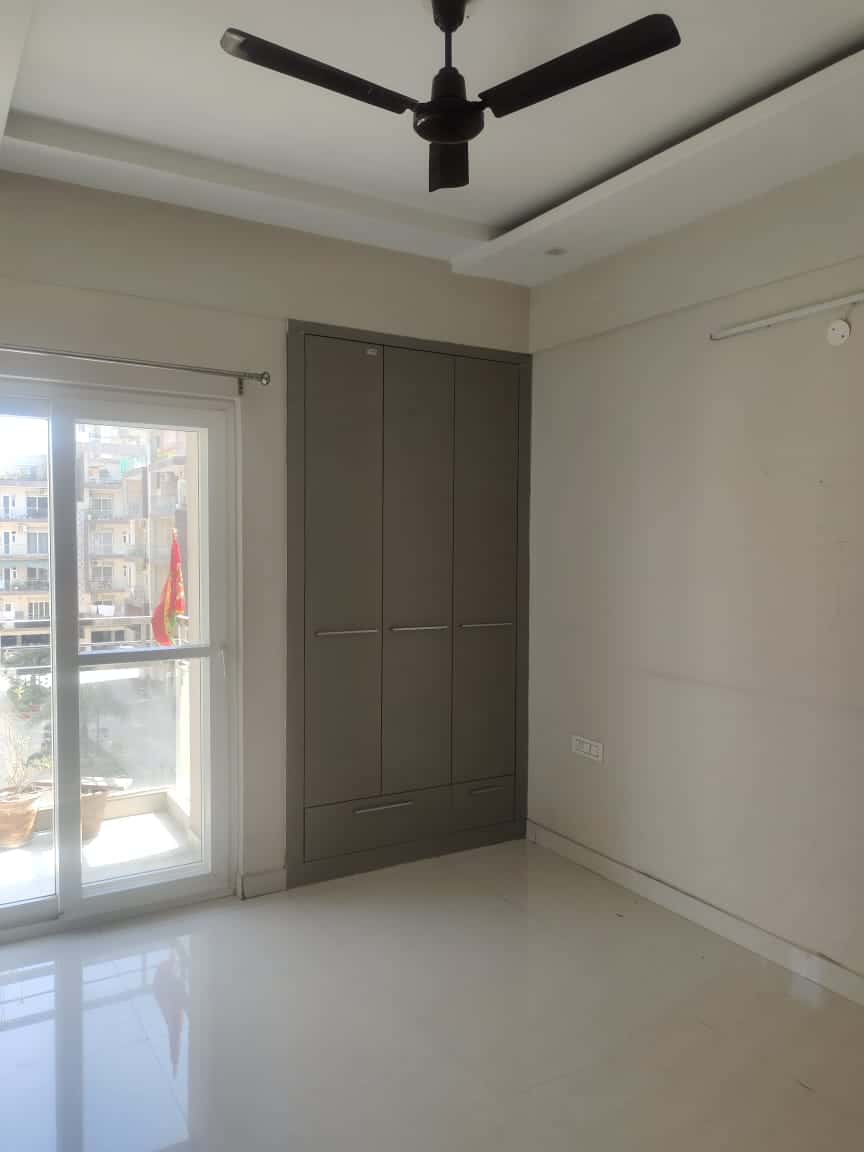 3BHK Semi Furnished Flat For Rent in Motia Royal City Situated on Ambala Chandigarh Highway, Zirakpur - KeyToHome